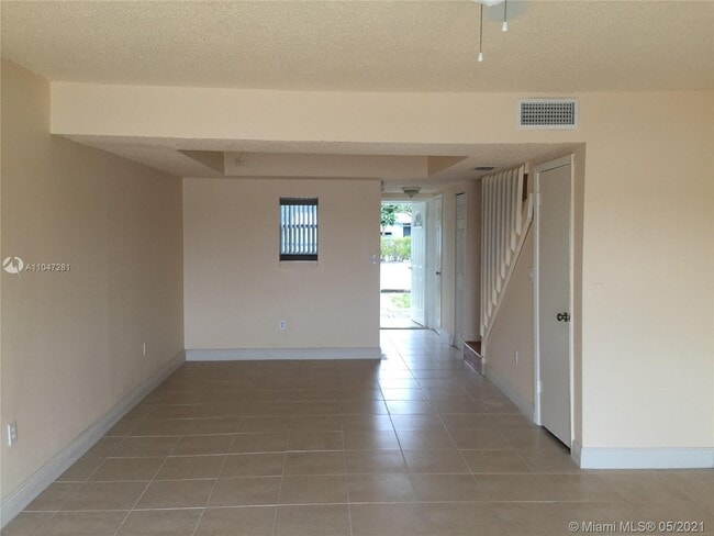 Building Photo - 4132 SW 61st Ave