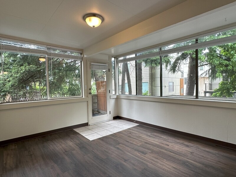 Foto principal - 2334 49th Ave SW