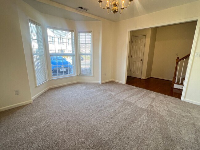 Building Photo - 3 Bed | 2.5 Bath Townhouse in Raleigh *Mov...