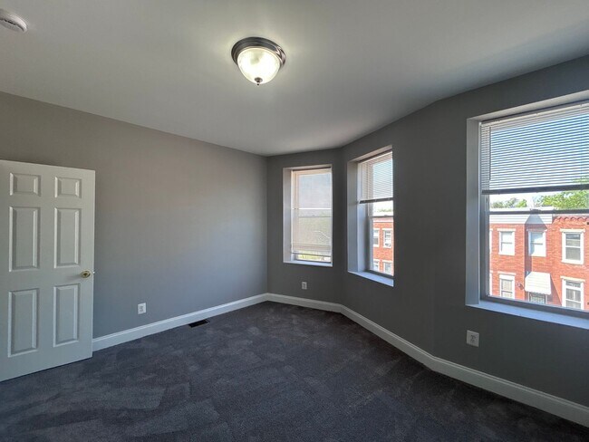 Foto del edificio - Baltimore - 4 Bedrooms and 2.5 baths Available!