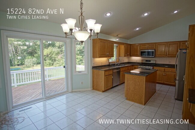 Foto del edificio - Great 4 bedroom 4 bathroom home with a 3 c...