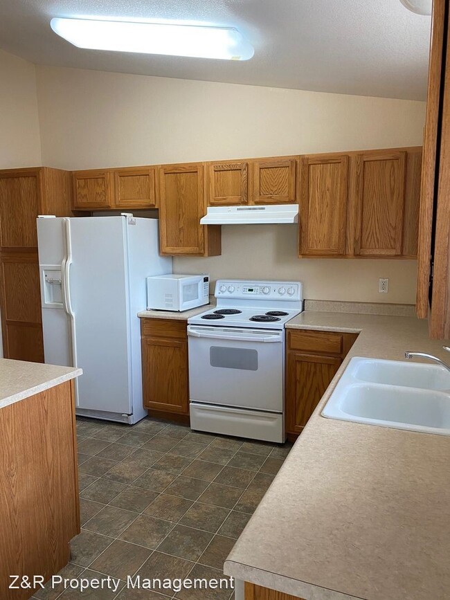 Building Photo - 3 br, 2 bath House - 3912 Riviera Grv #204