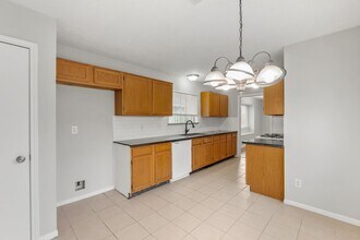 Building Photo - 10823 Fairstone Dr