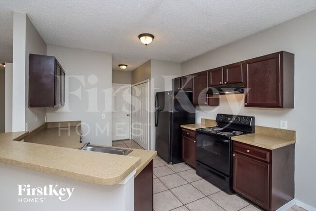 Building Photo - 1160 Schumann Dr