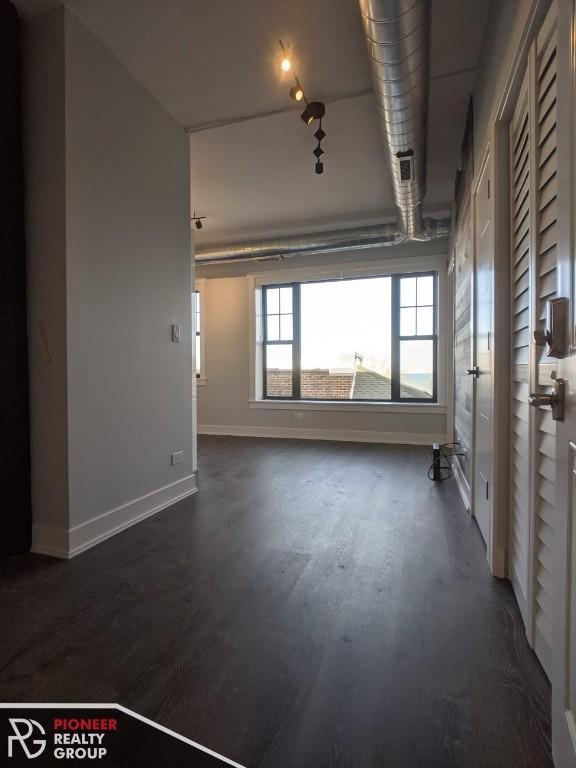 Building Photo - 1 bedroom in CHICAGO IL 60626