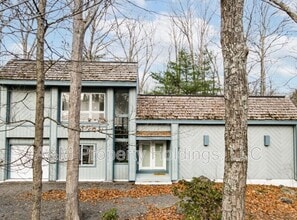 Building Photo - 3120 Greenbriar Dr