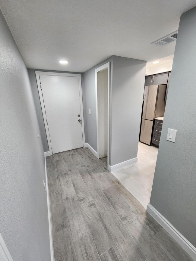 Building Photo - 2982 Sir Hamilton Cir