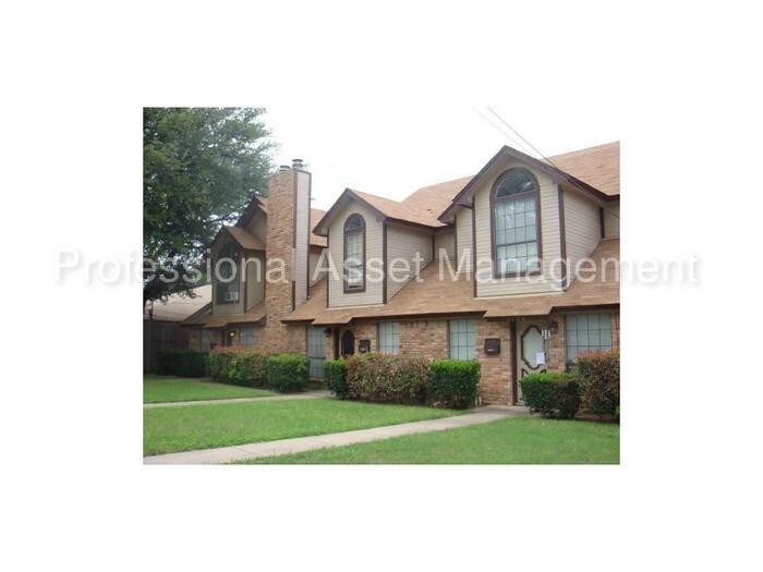 Building Photo - 2/2.5 Townhome Irving! Available now !