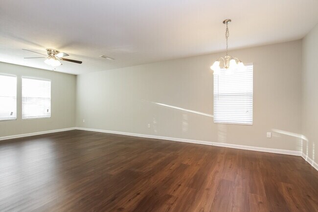 Foto del edificio - 3327 Grove Berry Ln