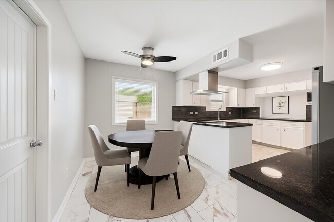 Foto del edificio - 7822 Braesview Ln