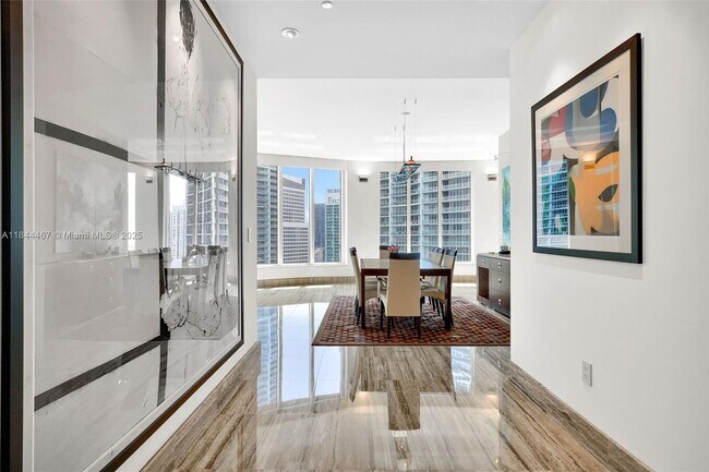 Foto del edificio - 901 Brickell Key Blvd