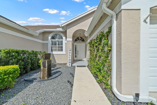 Building Photo - 13008 Meadowbreeze Dr