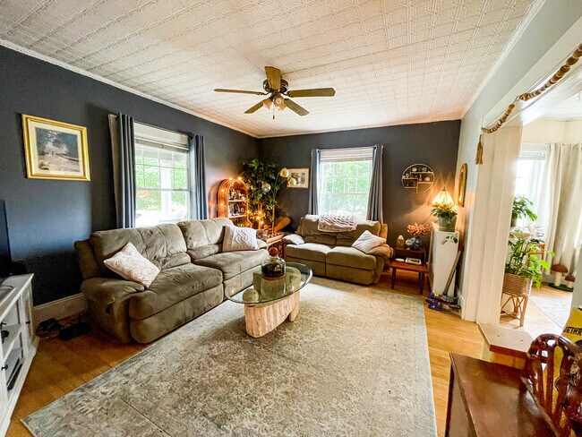 Sala de estar - 415 Highland St