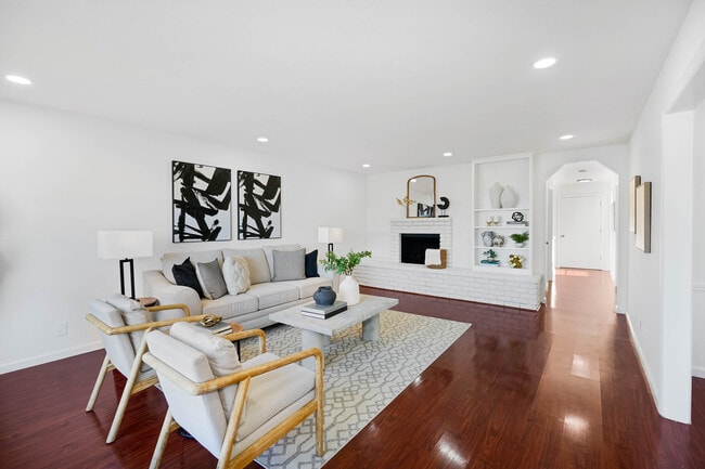 Building Photo - 584 Hillside Blvd