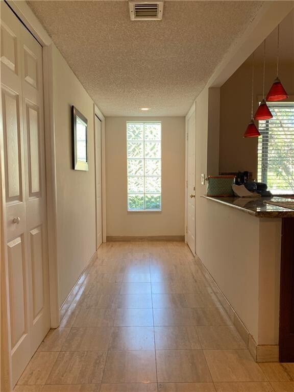 Foto del edificio - 424 Lakeview Dr