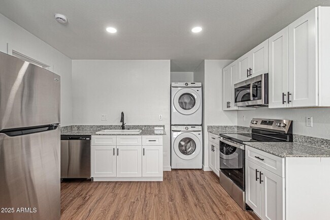 Foto del edificio - 1932 E Carver Dr