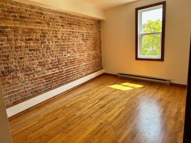Building Photo - 4277 Rue Saint-Jacques