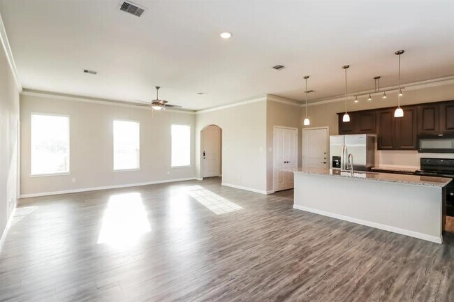 Foto del edificio - 18650 Cypress Hill Dr