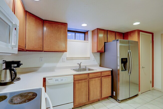 Foto del edificio - 3301 Kearney St