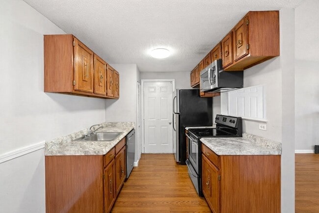 Building Photo - 5 Thoreau Ct