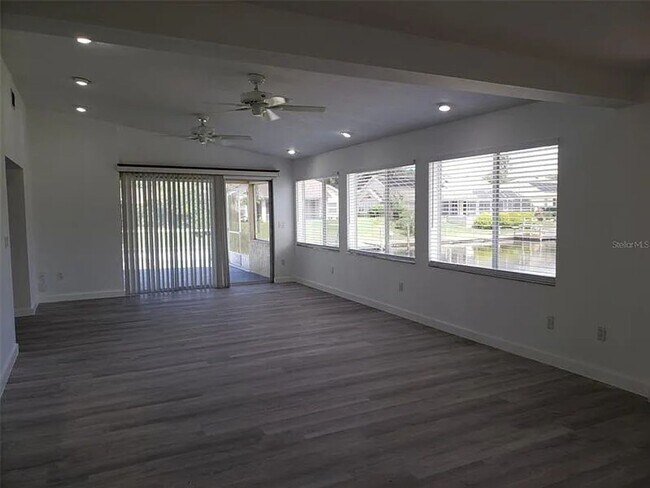 Foto del edificio - Canal Home 3 Bed 2 Bath