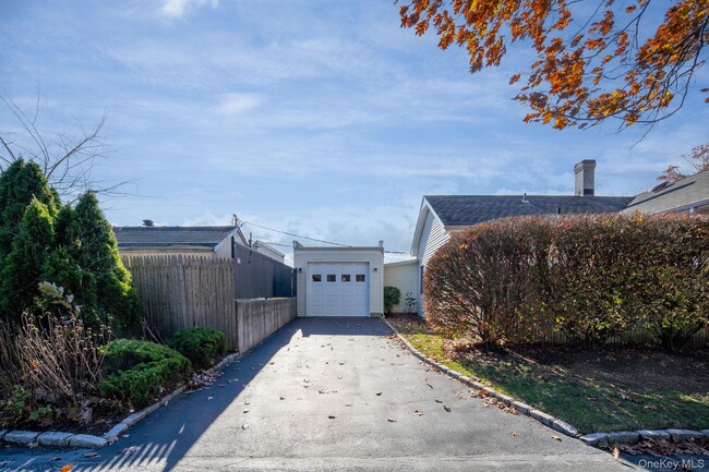 Building Photo - 176 Laurel Ave