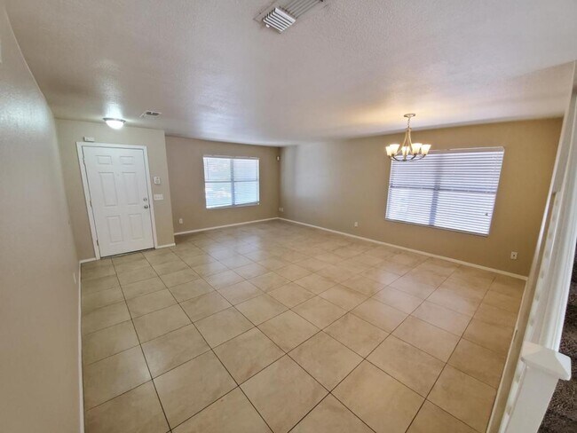 Building Photo - 3975 W Pine Creek Way