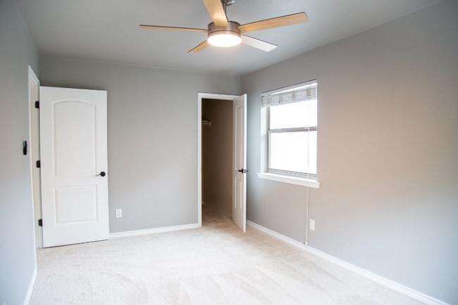 Foto del edificio - 6700 Cooper Ln