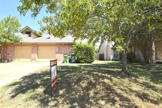 Building Photo - 609 Rollingway Dr