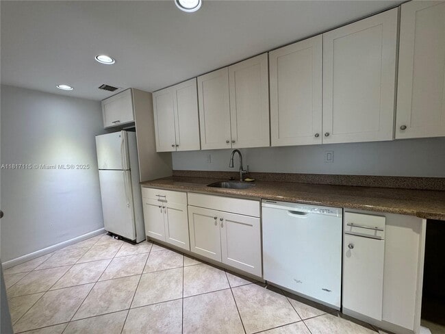 Building Photo - 14034 SW 90th Ave