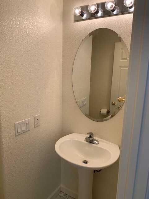 Foto del edificio - 4-Bedroom Danville Home in Quiet Cul-De-Sac | Prime Tassajara Location Top Schools