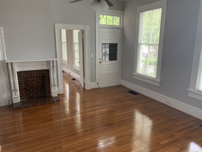 Building Photo - Charming historical home