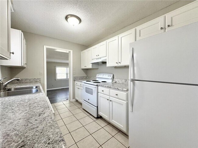 Foto del edificio - Well Maintained 3 Bedroom/2 Bathroom Home