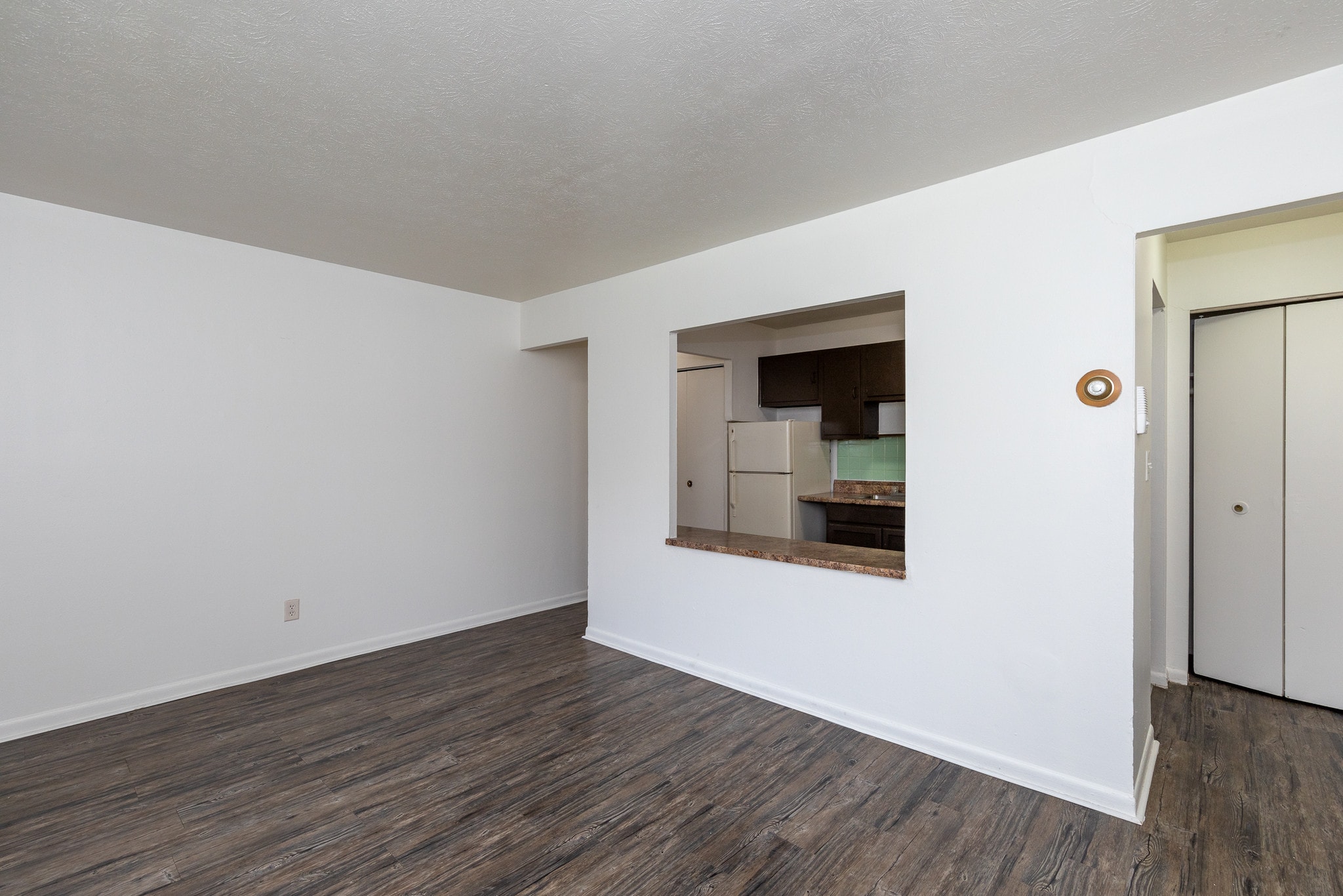 Water's Edge Apartments – photo 4