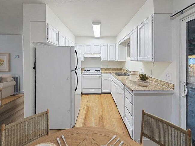 Building Photo - 607 W Davidson Ave
