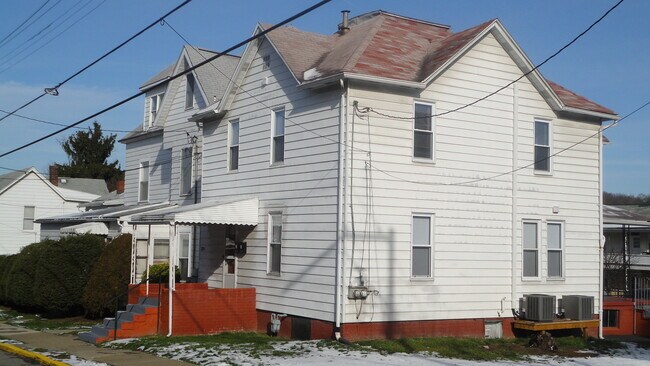 Foto del edificio - 359 Kingwood St