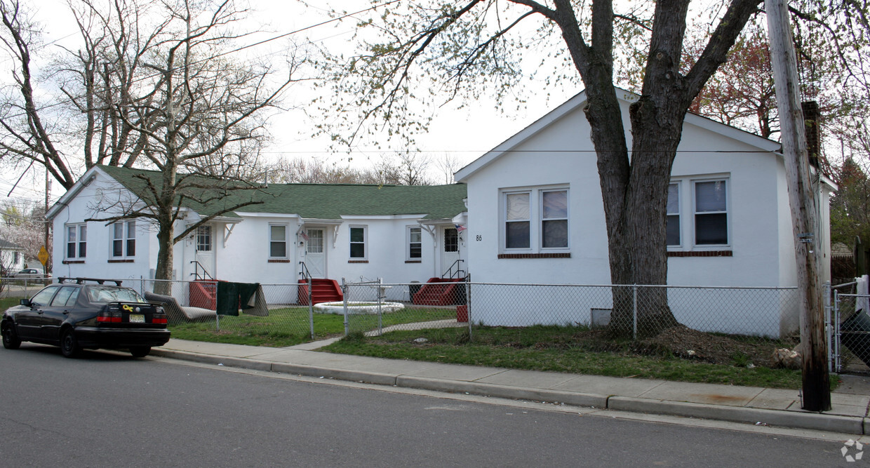 Foto principal - 86 Seeley Ave