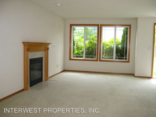 Building Photo - 6420 SE 136th Ct