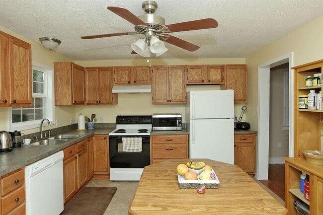 Photo - Students- 2025 HOUSING!! House