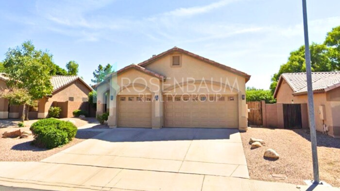 Building Photo - Stunning Single Family home with 3 bedroom...