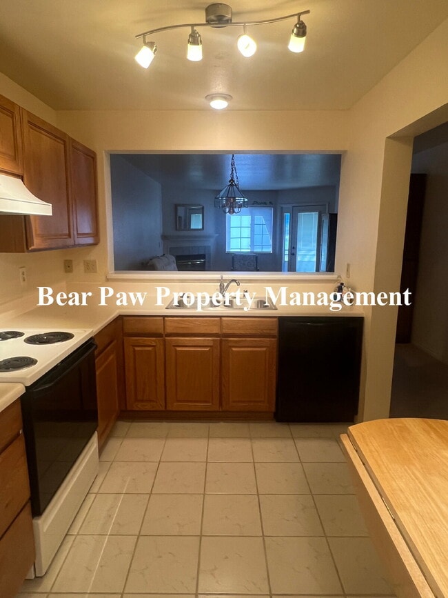 Building Photo - Two bedroom in Rocky Village!!
