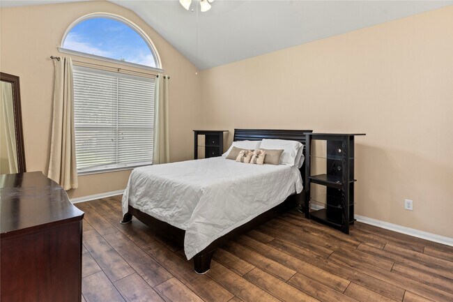 Building Photo - 26326 Creston Cliff Ct