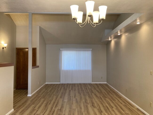 Building Photo - 540 W Balboa Dr
