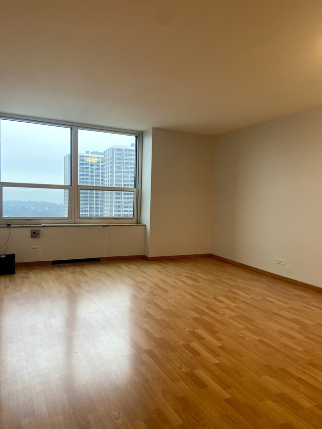 Building Photo - 720 W Gordon Ter