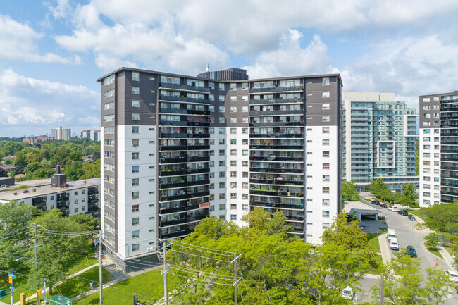 Photo du bâtiment - Danforth Estates