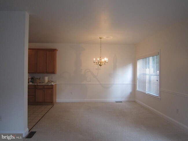 Building Photo - 200 Maple Ct