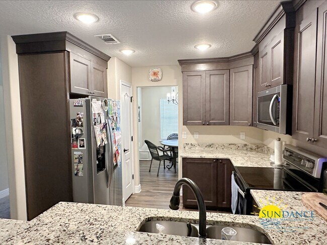 Building Photo - Charming 3-Bedroom Home in Milton!