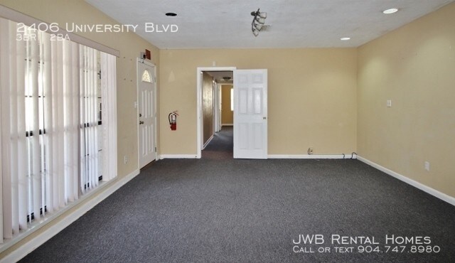 Foto del edificio - 2406 University Blvd W