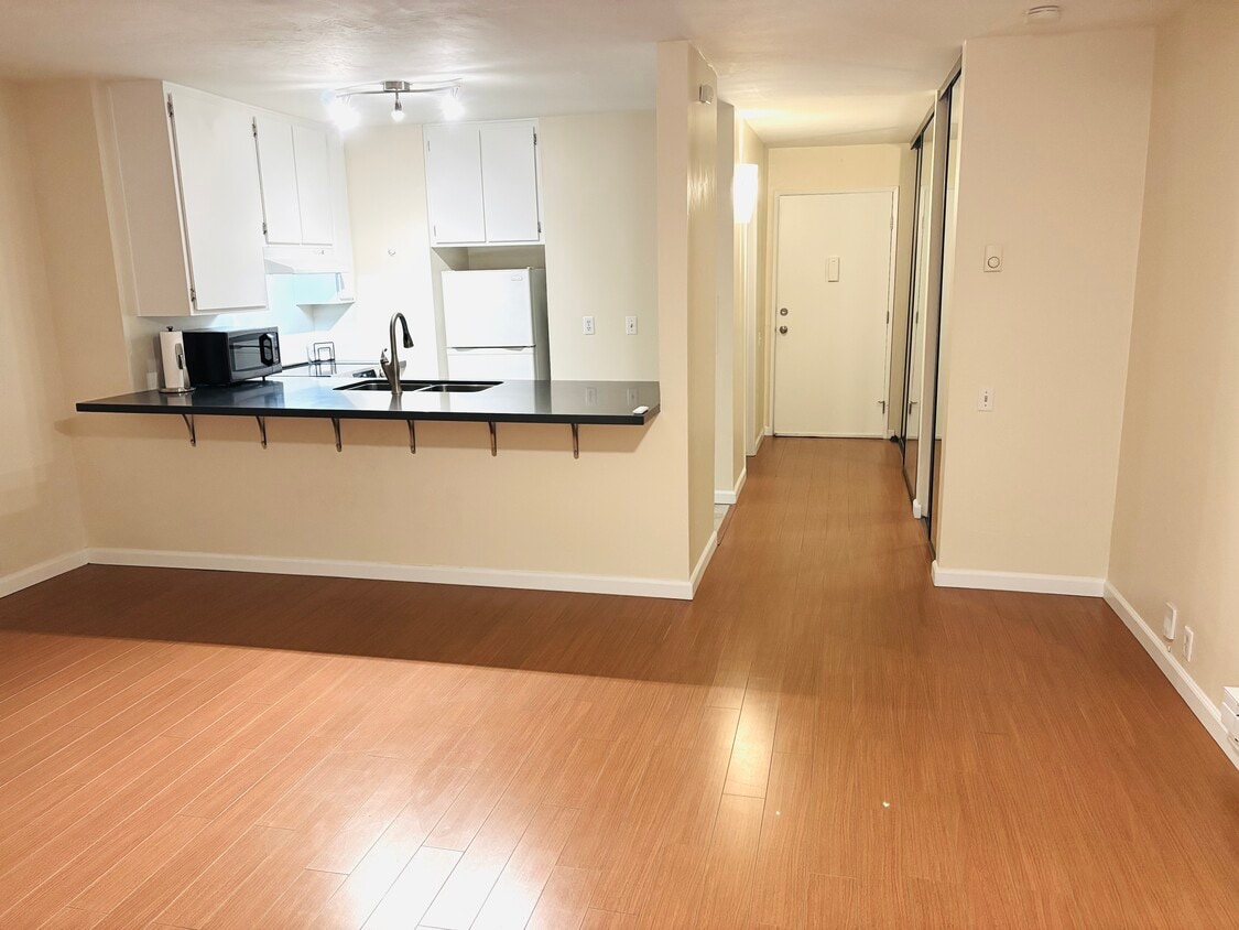 Primary Photo - 4600 Lamont St