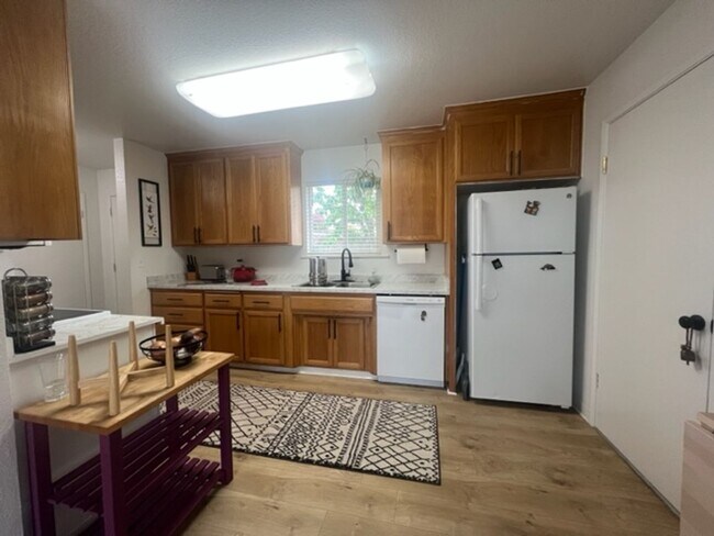 Building Photo - Pet Friendly! Incredibly charming home wit...